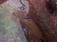 Копаем яму для фильтрационного колодца Копаем яму для фильтрационного колодца