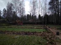 Вид готового дренажа участка Вид готового дренажа участка